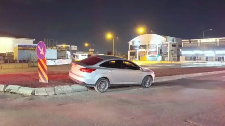 Kaza yapan sürücü aracı bırakıp gitti