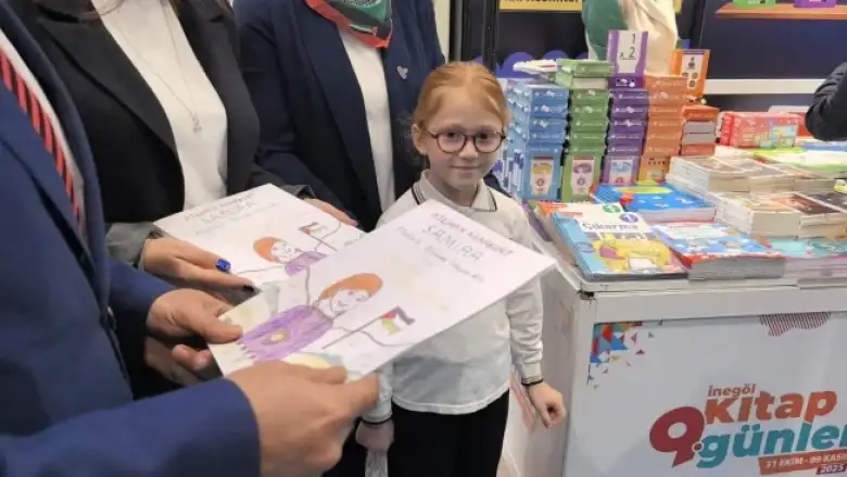 Kitap fuarının küçük yazarı