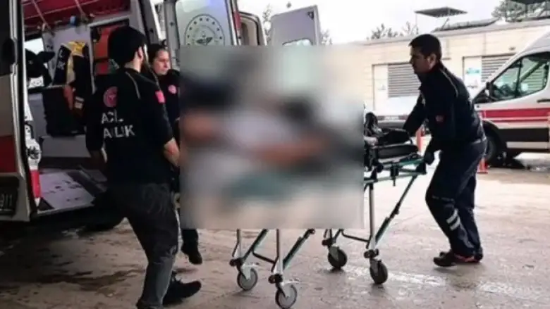 Elleri silindirin altında kaldı!