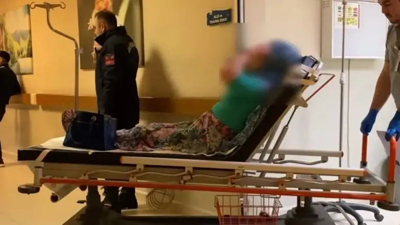 Lastiği patlayan araç şarampole yuvarlandı