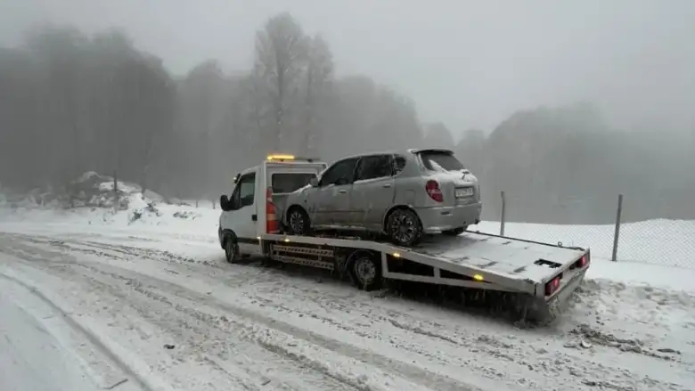 İnegöl-Domaniç yolunda yoğun kar yağışı