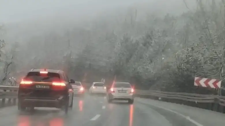 İnegöl'de kar yağışı etkili oluyor! Trafikte son durum ne?