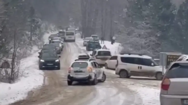 Kar sevincini yaşamak için Boğazova'ya akın ettiler