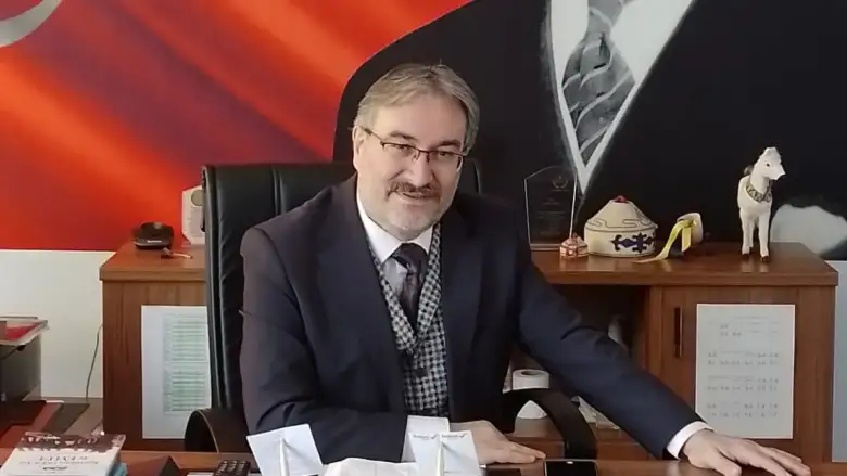 İnegöl’ün Duayen Eğitimcisi Orhan Erdoğan Emekli Oldu