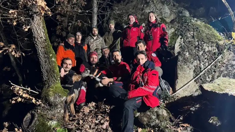 Mahsur kalan av köpekleri 7 saatte kurtarıldı