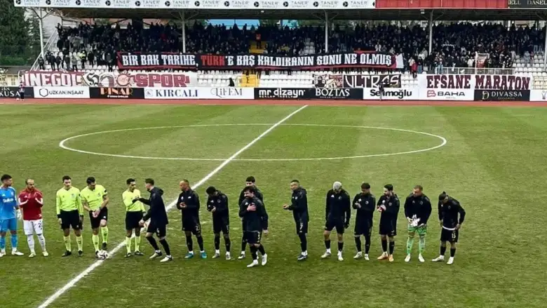 İnegölspor taraftarlarından pankart açıklaması