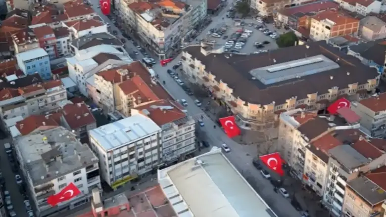 Ultras İnegöl'ün başlattığı bayrak akımı İnegöl'de büyük karşılık buldu