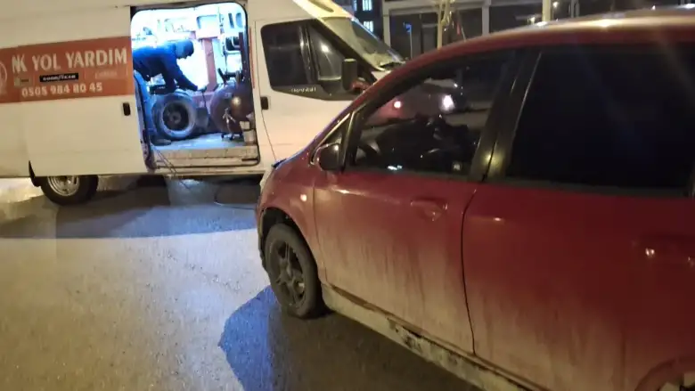 Bozuk yol sürücülere zor anlar yaşatıyor