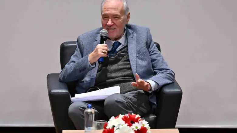 ‘4 Türk kadını moruk profesörü kurtardı’