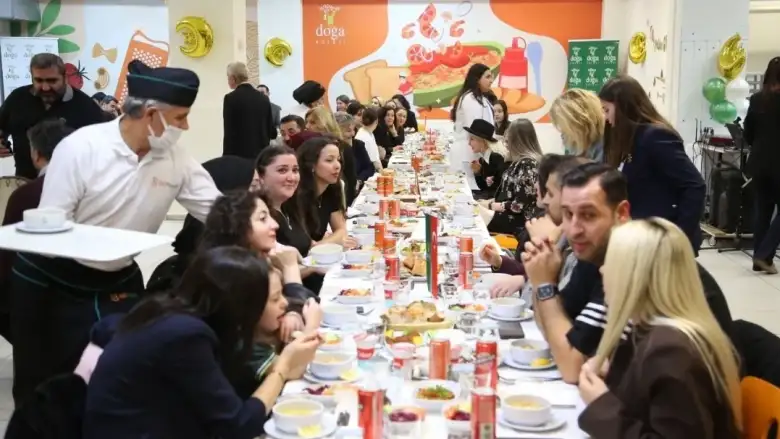 Türkiye’nin Doğa’sı Aynı Sofrada: 100’ü Aşkın Kampüste Binlerce Kişilik Eş Zamanlı İftar Buluşması