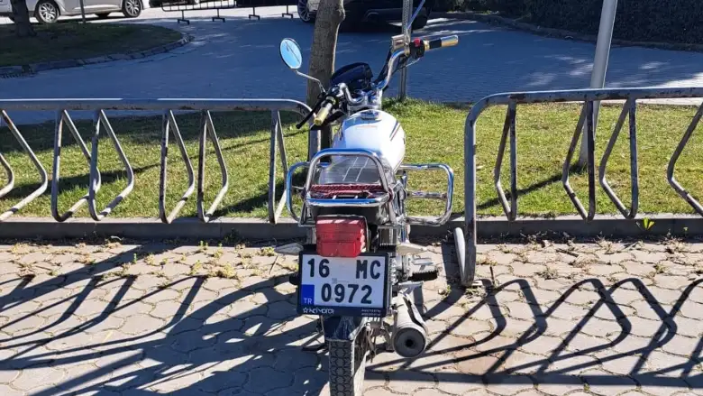 Sürücüsünün kontrolünden çıkan motosiklet devrildi: 4 yaralı