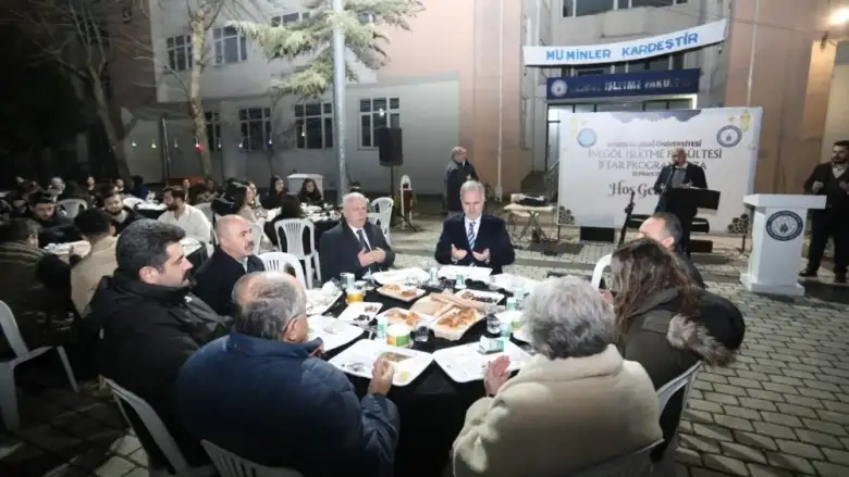 İnegöl İşletme Fakültesinde 500 Öğrenciyle İftar Sofrası Kuruldu