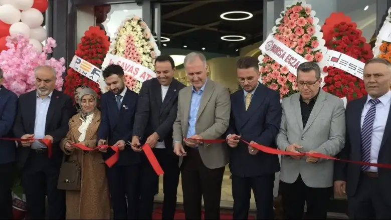 'Zincir Eczanesi' dualarla açıldı