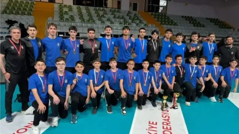 Bursa Voleyboluna İnegöl Belediyespor İmzası