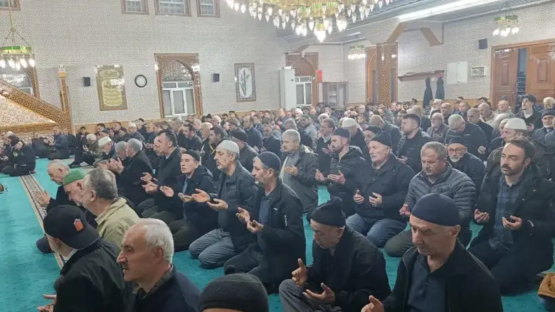 İnegöl'de şehit polisler için eller semaya açıldı