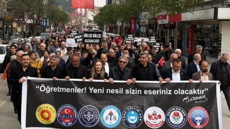 Okullara saldırılar ayağa kaldırdı: Öğretmenler sokağa çıktı