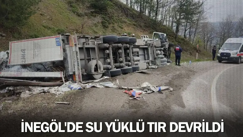 İnegöl'de su yüklü TIR devrildi