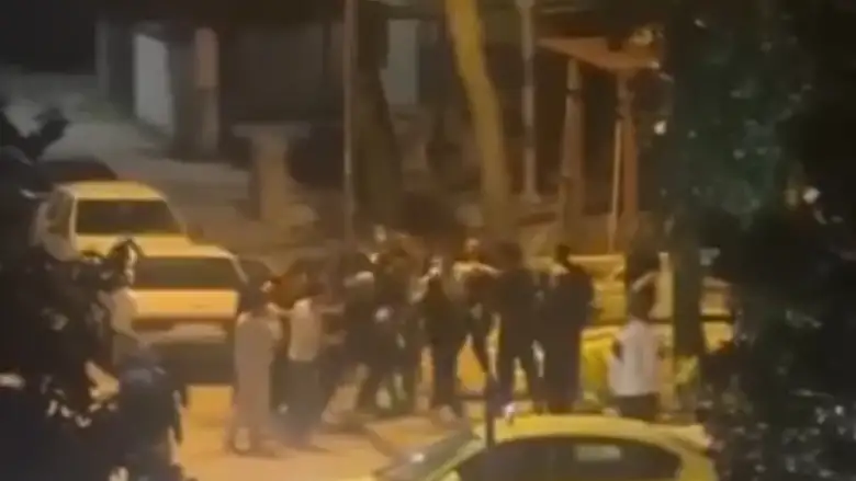 Sokak ortasında birbirlerine girdiler