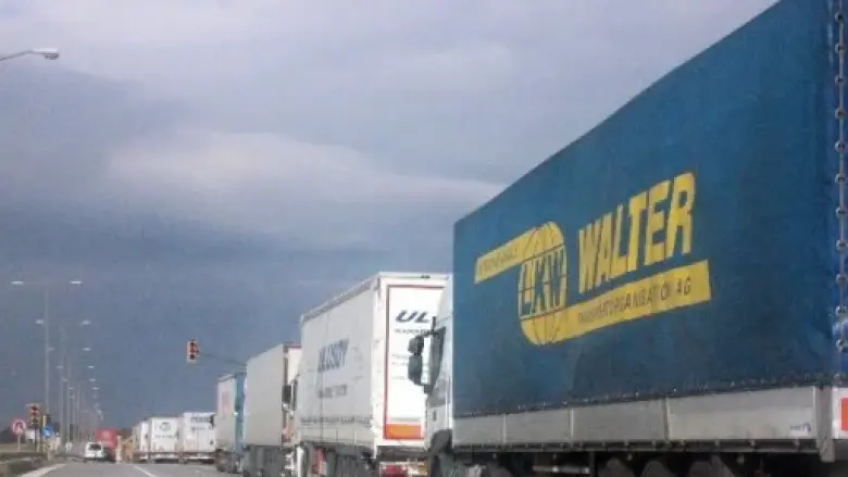 Kapıkule’de Altı Kilometre Tır Kuyruğu Oluştu