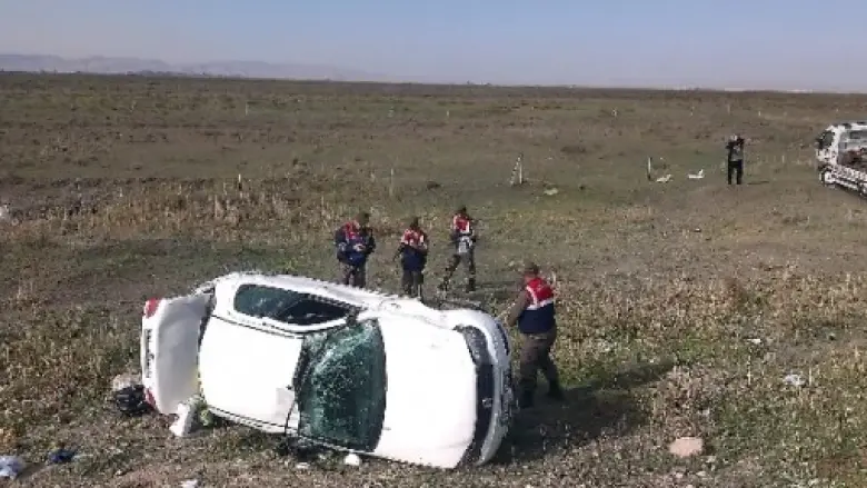 Otomobil şarampole Yuvarlandı: 2 ölü, 1 Yaralı