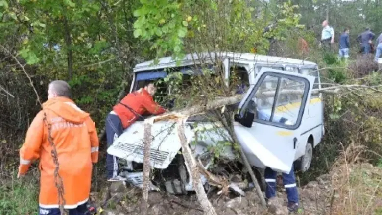Öğrenci Servisi Uçuruma Uçtu: 13 Yaralı