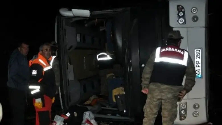 Polisleri Taşıyan Otobüs Devrildi: 3 şehit, 33 Yaralı