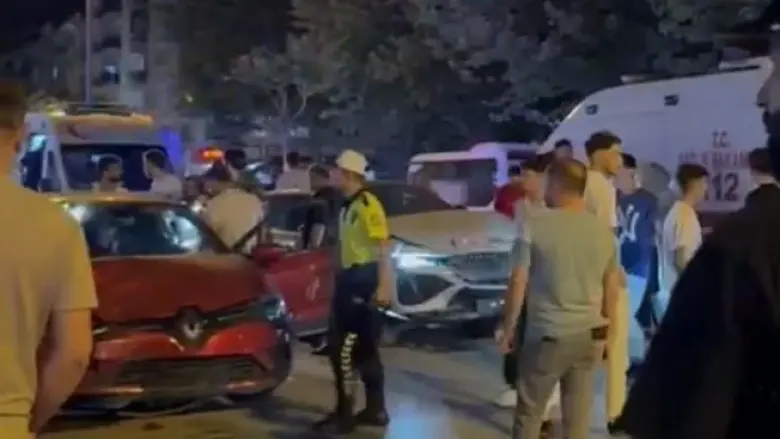 İnegöl'de 3 araç birbirine girdi!