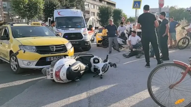 İnegöl'de taksi ile motosiklet çarpıştı!