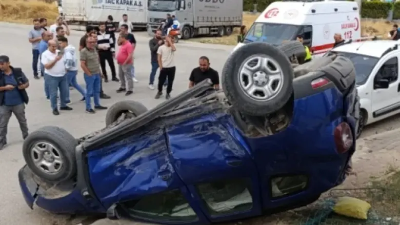 İnegöl'de korkutan kaza: Takla atarak ters döndü!