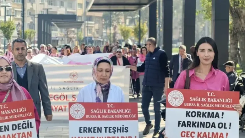 Meme Kanserine Dikkat Çekmek İçin Yürüdüler