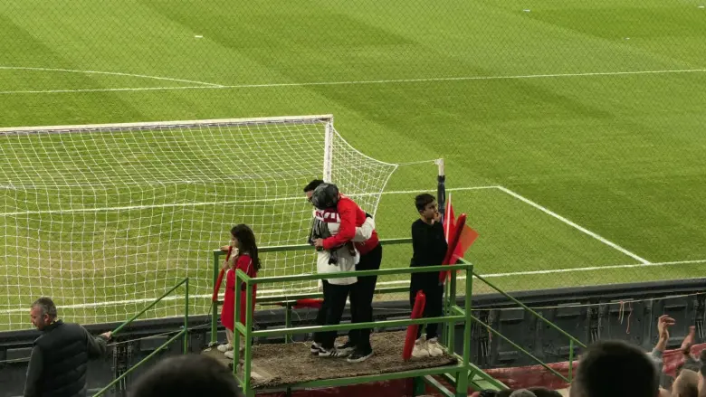 Bursa'da stadyumda sürpriz evlilik teklifi