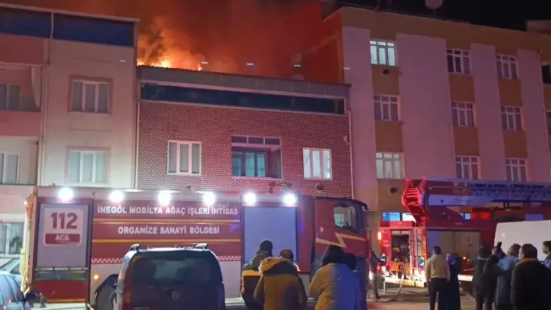 İnegöl'de geceyi alevler aydınlattı!