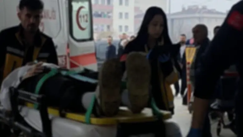 Otomobil tarlaya uçtu!