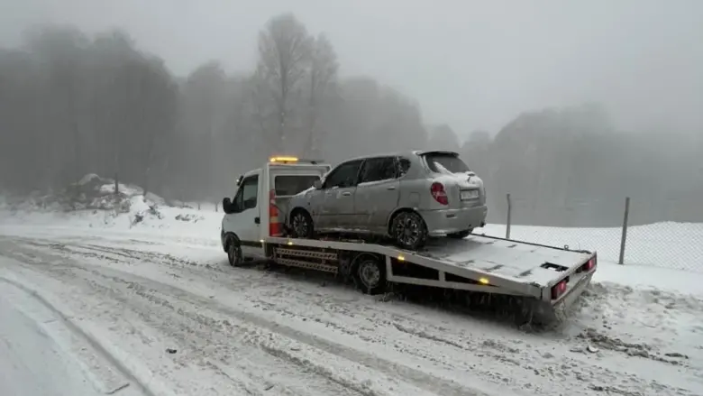 İnegöl-Domaniç yolunda yoğun kar yağışı