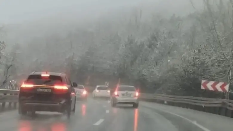 İnegöl'de kar yağışı etkili oluyor! Trafikte son durum ne?