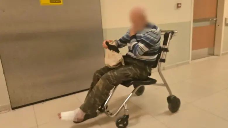 Odun kesmek isterken, ayağını kesti!