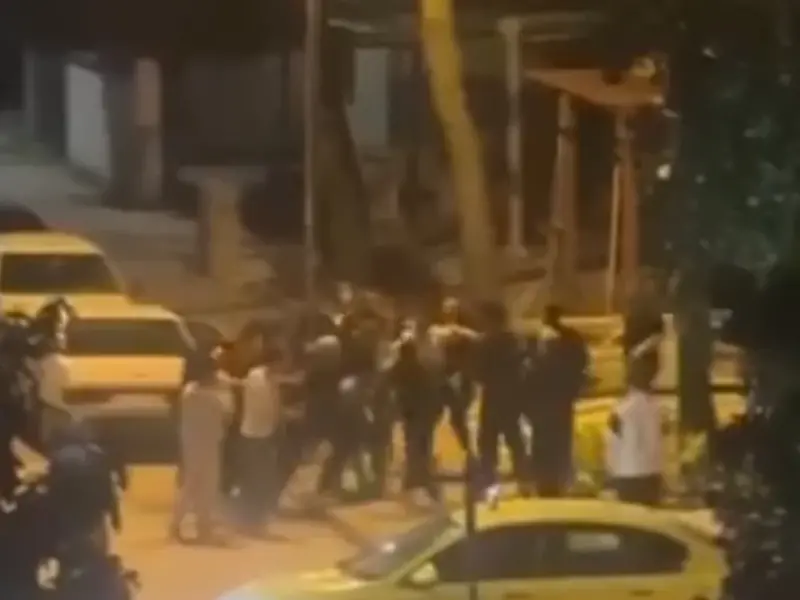 Sokak ortasında birbirlerine girdiler