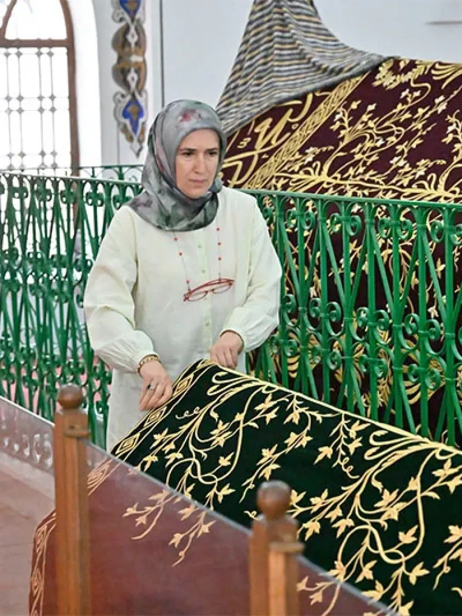 Bursa’da hanedan türbelerindeki puşideler yenileniyor