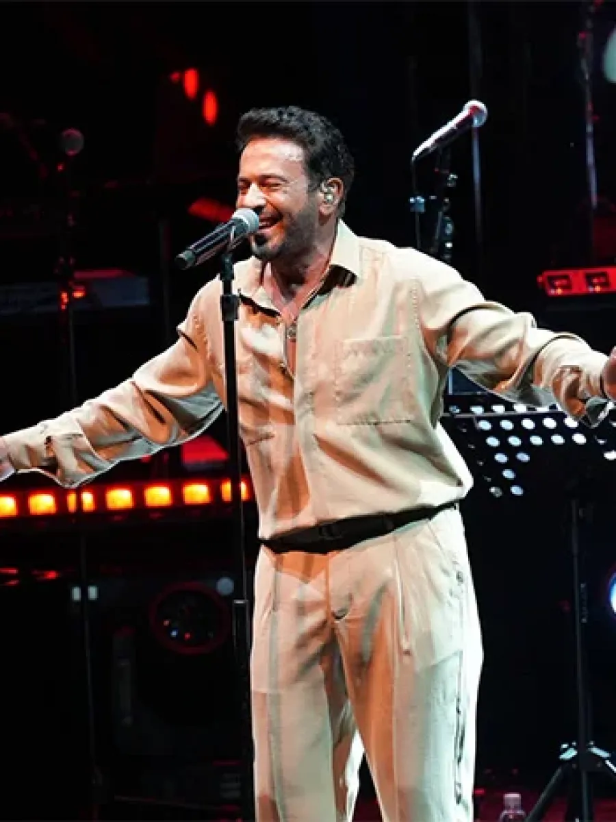 Açıkhava'da Emre Altuğ'dan müzik dolu gece