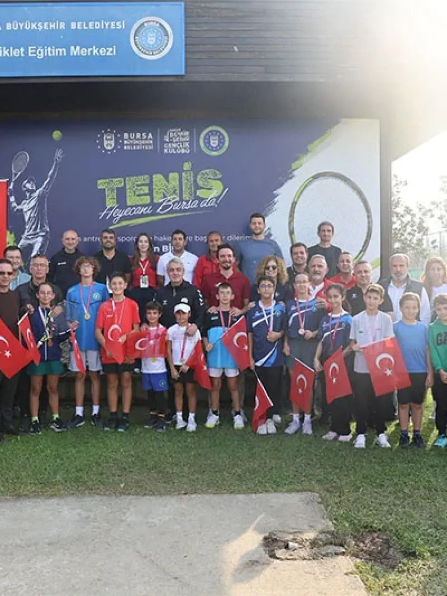 Cumhuriyet coşkusu tenis kortlarına taşındı