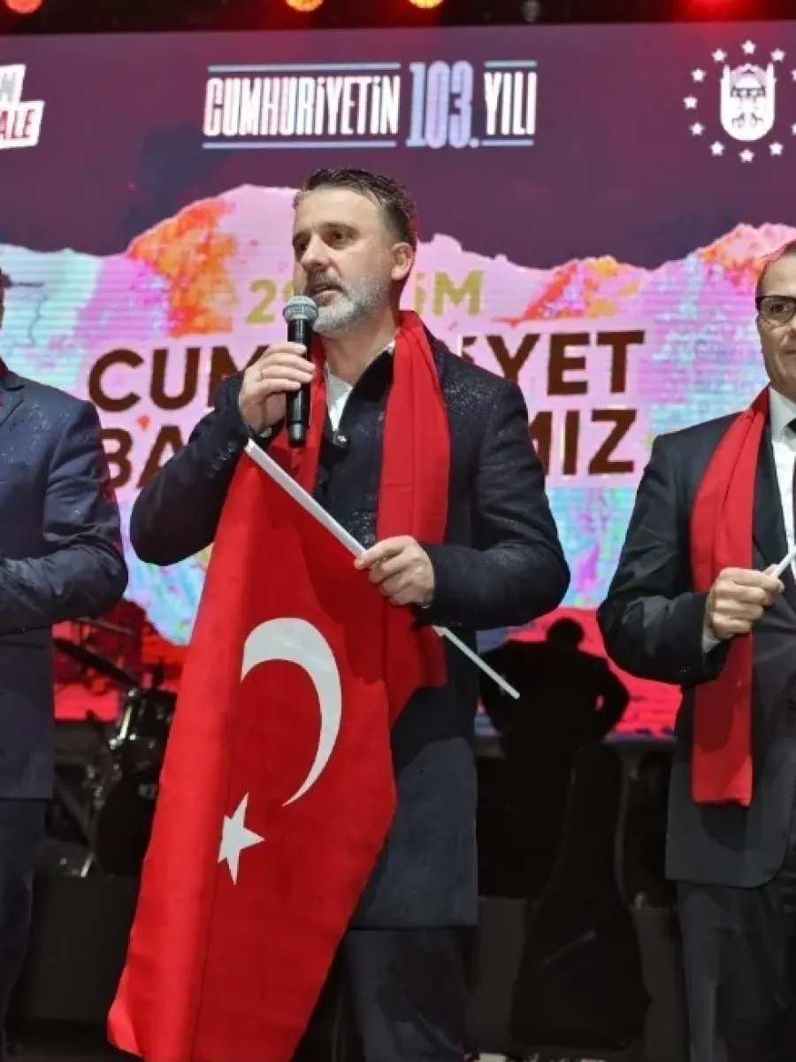 Yağmura rağmen Bursa’da Cumhuriyet coşkusu dinmedi