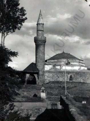 Tarihe tanıklık eden camiler