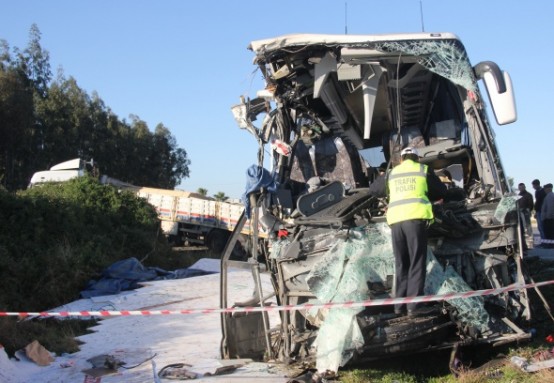 Yolcu otobüsleri kaza yaptı: 4 ölü, 33 yaralı