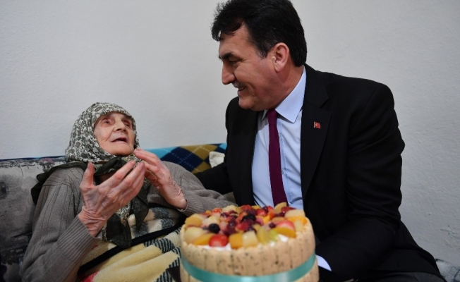 105 yaşındaki nineye doğum günü sürprizi