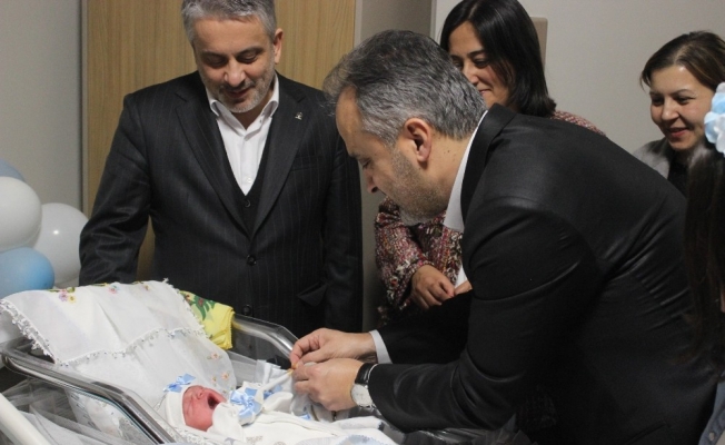 Bursa’da 2019’un son 2020’nin ilk bebekleri dünyaya geldi