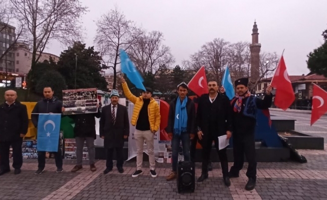 Bursa’da Çin’in Doğu Türkistan politikaları protesto edildi