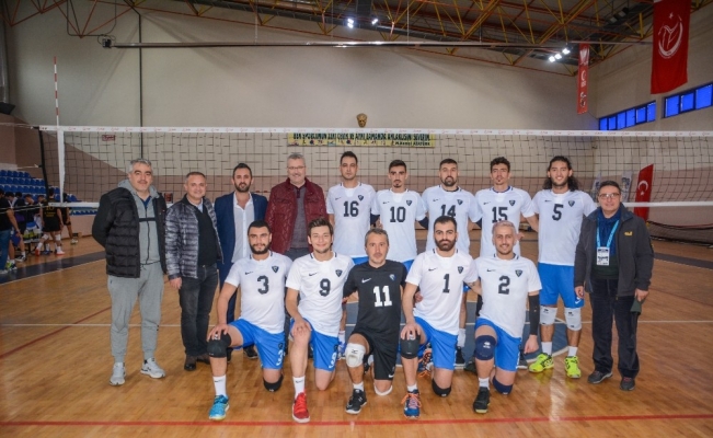 Karacabey Belediyespor Erkek Voleybol Takımı şampiyonluk yolunda iddialı