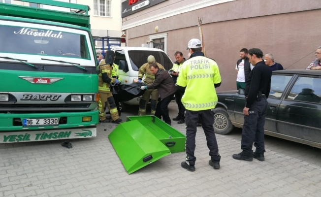Bursa’da yaşlı adam geri manevra yapan kamyonun altında hayatını kaybetti