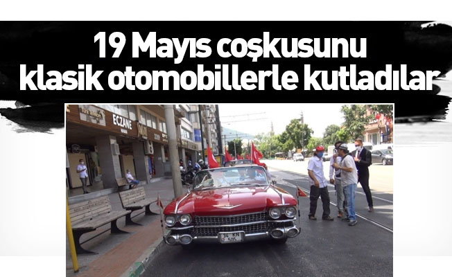 Bursa’da 19 Mayıs coşkusunu klasik otomobillerle kutladılar