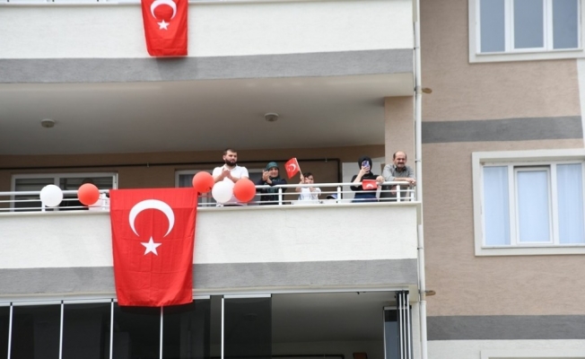 Bursa’da sosyal mesafe 19 Mayıs coşkusuna engel olmadı